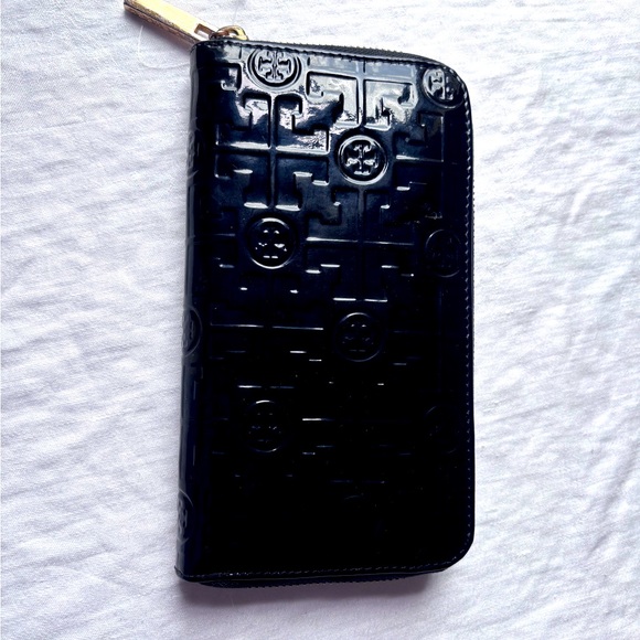 Tory Burch Handbags - Tory Burch Patent Leather Printed Wallet Black Gold Tone Hardware Multipocket